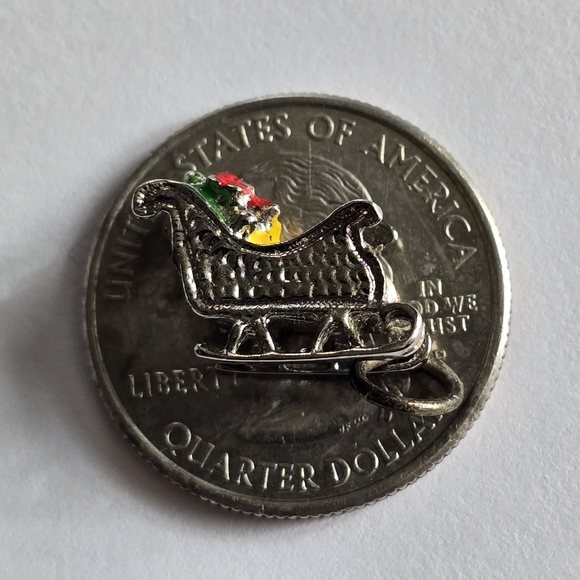 Vintage Santa Sleigh charm with gifts Christmas enamel pendant silver tone - Picture 10 of 10